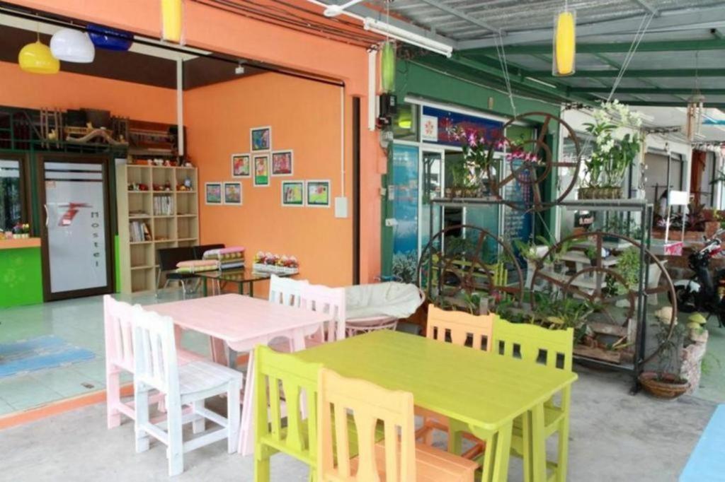 Oyo 586 I Hostel Phuket Exterior foto