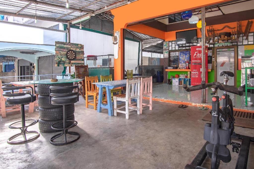 Oyo 586 I Hostel Phuket Exterior foto